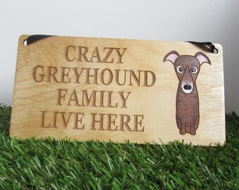 Träskylt för galna greyhound-familjen, hundpresent, hundskylt, hunddekoration, träskylt, greyhoundpresent, vinthund, greyhound