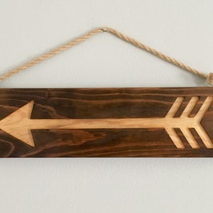 Small rustic arrow decor