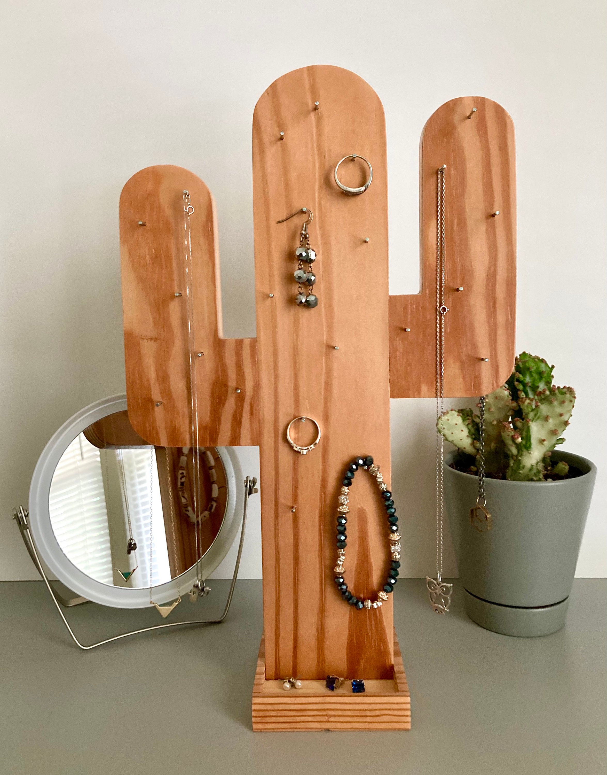 SPI Cactus Jewelry Holder – Little Red Hen