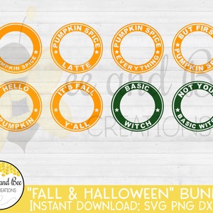 Könnte beinhalten: Ein Satz von zehn runden, orangefarbenen und grünen, druckbaren, ausschneidbaren SVG-Dateien zum Thema Halloween und Herbst. Der Text auf den Kreisen lautet "Pumpkin Spice Latte", "Pumpkin Spice Everything", "But First Pumpkin Spice", "Hello Pumpkin", "It's Fall Y'all", "Basic Witch", "Not Your Basic Witch".