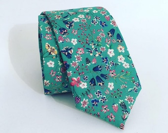 Gravata masculina Liberty London – “Donna Leigh” em algodão com estampa floral verde.