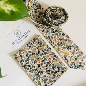 "Liberty of London ""Wiltshire"" maßgeschneiderte Herren Krawatte - Beere Vintage Print Skinny, Slim, Classic Krawatte und Einstecktuch / Hochzeit / Geschenk