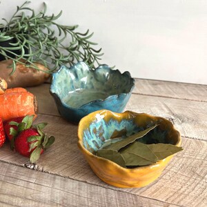 Juego de cuencos apilables de cerámica hechos a mano / Cuencos de cerámica torneados / Decoración de cocina minimalista / Juego de 2