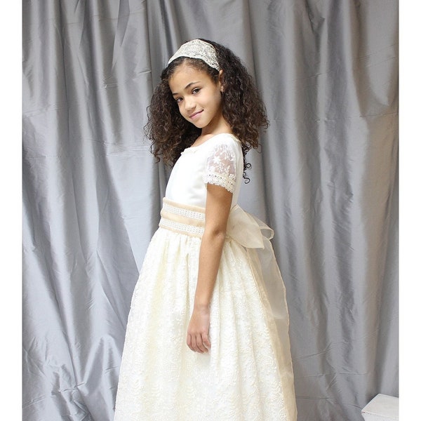 LUXURY First Communion Dress for Girl. Spanish european style. Ivory organza high quality.Embroidery tulle skirt. Spanish communion dress