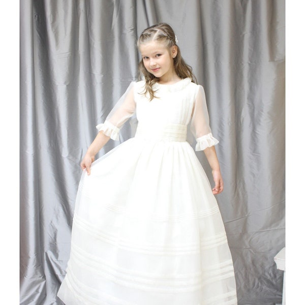 LUXURY First Communion Dress for Girl. Spanish european style. Ivory organza high wuality.3/4 sleeves, with ruffles. Spanish communion dress