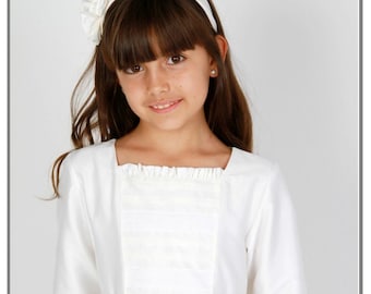 First Communion Girl Dress, 3/4 Sleeves. Ivory silk, made by measurements in Spain. High quality first communion dress, with soft lace detai