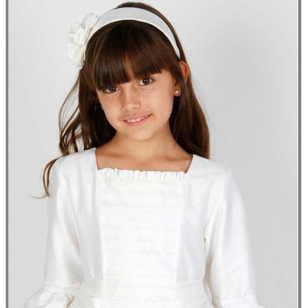 First Communion Girl Dress, 3/4 Sleeves. Ivory silk, made by measurements in Spain. High quality first communion dress, with soft lace detai