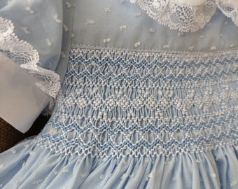 Front and back girl&#39;s smocking dress made in swiss ivory cotton dots fabric. Peter pan collar and cuffs.Bloomers and hair acc. incl