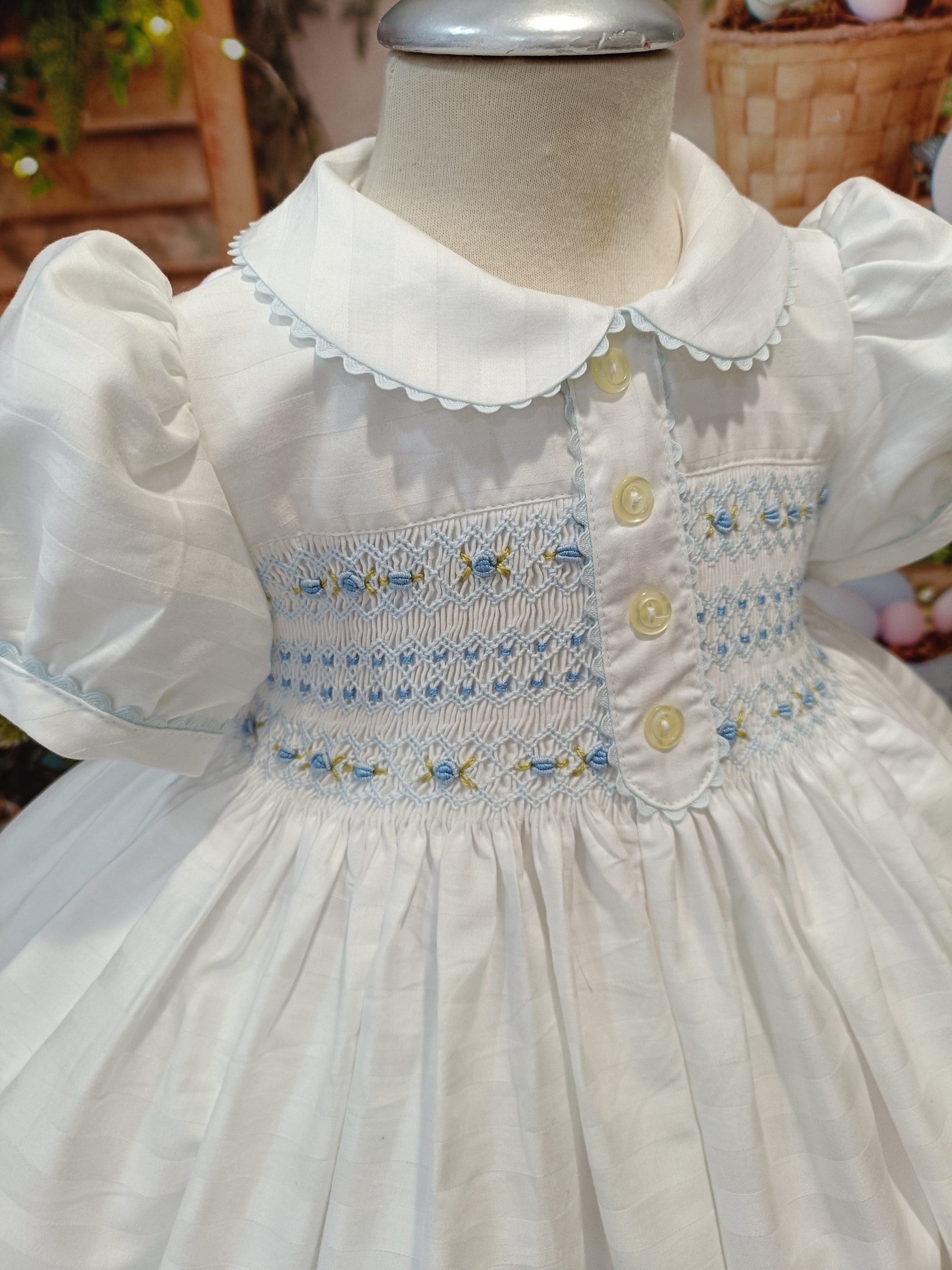 Vestido nido de abeja bordado a mano delante y detras artesania espanola. Vestido lujo para nina punto smock. Raso algodon blanco rayado Etsy Espana