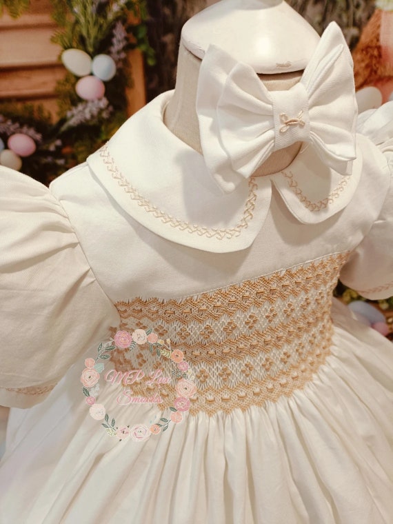 Smocking dress handmade in Spain, high quality baby smocked dress. Front and back smocked dresses, ivory cotton viyella CUSTOMIZABLE