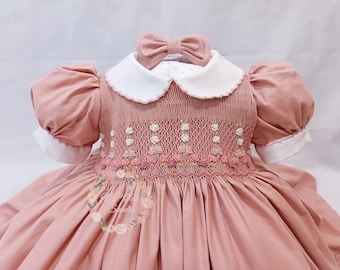 Smocking dress handmade in Spain, high quality baby smocked dress. Front and back smocked dresses, blush cotton viyella scallops collar cuff