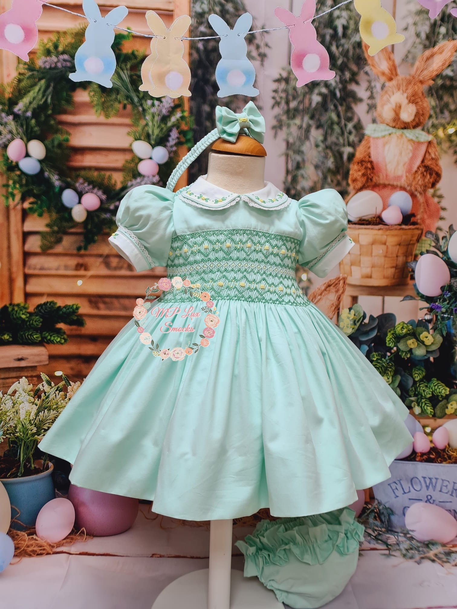 Smocking dress handmade in Spain, high quality baby smocked dress. Front and back smocked dresses, mint luxury cotton satin.