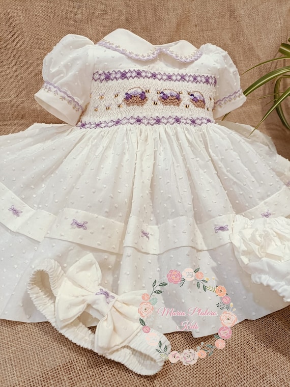 Smocking Dress Handmade in Spain, High Quality Baby Smocked Dress. Front and Back Smocked Dresses, Ivory Dots Cotton, Scallops Collar Cuff
