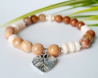 Bracelet en pierres d'agate 8mm facetté-bijoux fait main au Québec-pierres semi-précieuse-cadeau femme- breloque feuille de philodendron