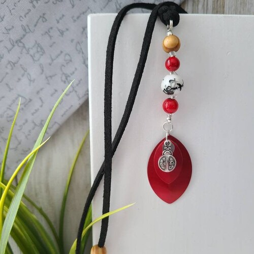 Marcapáginas de mariquita roja y negra, marcapáginas hecho a mano, porcelana floral, regalo para lectores, marcapáginas de libros, regalo para amantes de los libros.