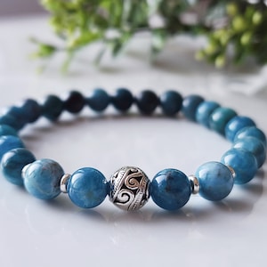 Bracelet en pierres Apatite bleue naturelle fait main au Québec pierres 8mm pierre semi-précieuse-cadeau femme image 1