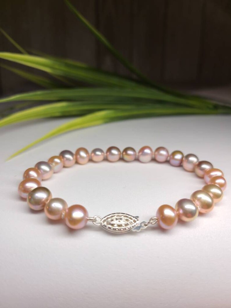 7mm Freshwater pearl bracelet Golden woman gift handmade in Quebec quality AAA