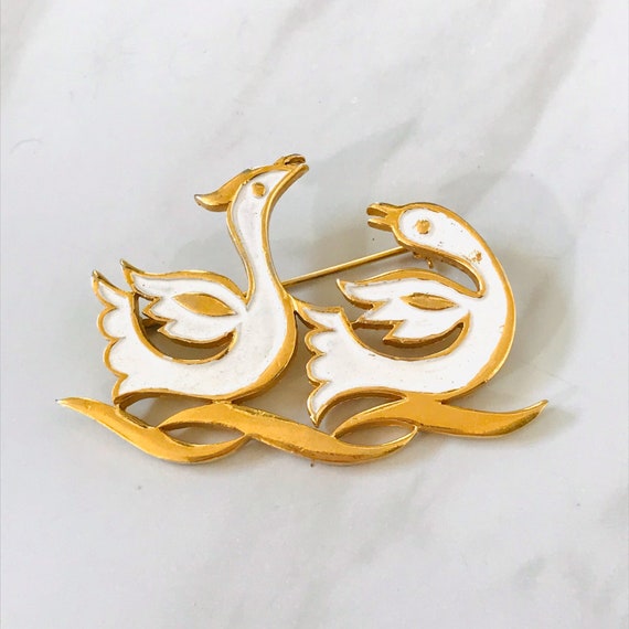 Vintage Crown TRIFARI White Enamel Couple Swans Br