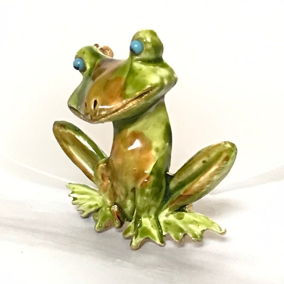 Vintage Enamel Cute Frog Brooch - image 3