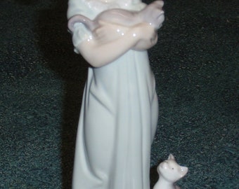 Don't Forget Me Lladro Collectible Figurine #5743 Little Girl With