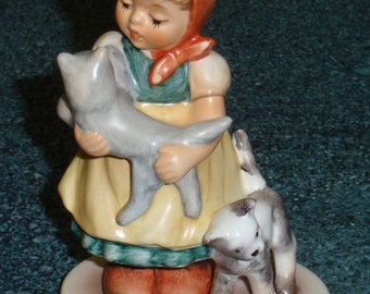 Limited Edition Goebel Hummel Figurine "Tender Love" #2007 Girl With Cats - CUTE GIFT!