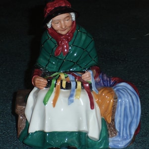 Royal Doulton Figurine HN2017 &quot;Silks And Ribbons&quot; Street Vendors - Great Collectibles CHRISTMAS GIFT From England!