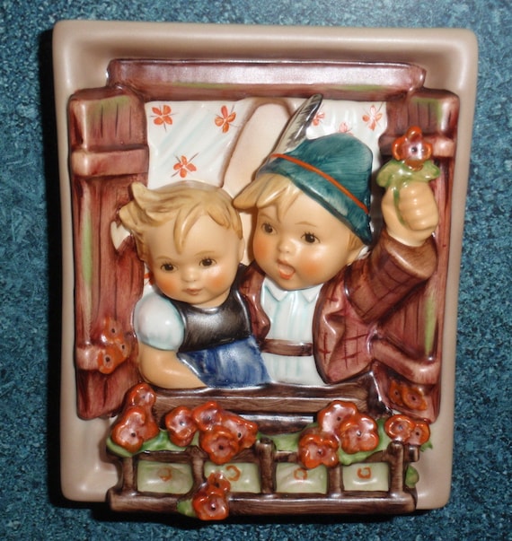 Vacation Time Goebel Hummel Figurine #125 TMK7 Cute Hanging Wall