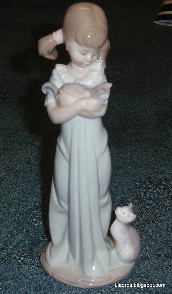 Don't Forget Me Lladro Collectible Figurine #5743 Little Girl With