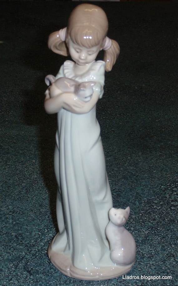 Don't Forget Me Lladro Collectible Figurine #5743 Little Girl With