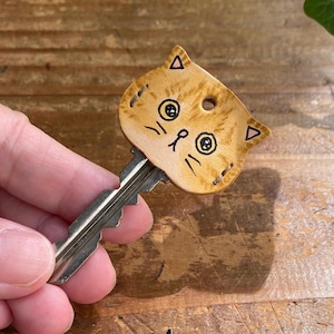 Exotic Shorthair Cat Key Cover: Handmade Vegetable Tanned Leather 【Standard size】