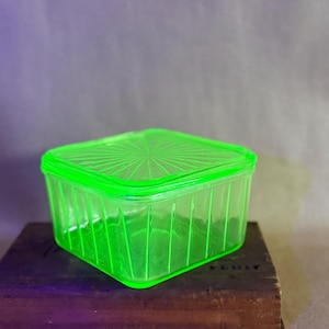 Uranium Refrigerator Box with Lid, 6&quot;, Fridge Box, Green Depression Glass, 1930&#39;s, Uranium Glass, Vintage Kitchen