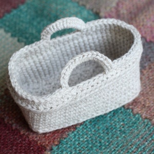 Lily&#39;s Bassinet Pattern - PDF - Crochet Pattern - Small Basket - Little Doll Bed