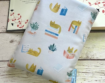 Reading Cats Padded Book Sleeve: Cotton Book Protector