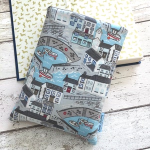 Harbour Days Book Buddy, couverture de livre relié nautique, cadeau lecteur livresque, accessoires bookstagram, cartable côtier