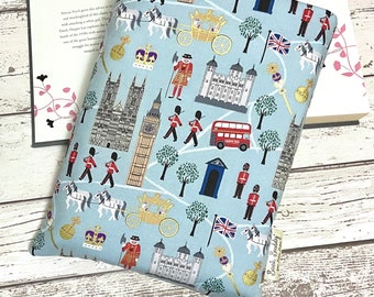 London Coronation Book Buddy, Metallic Royal Book Sleeve, King Charles Book Gift, Palace Guard Lover Bag, Royal Celebration Accessories