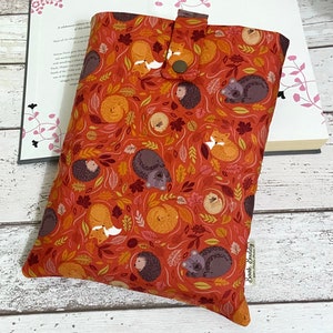 Autumn Nap Book Buddy, Woodland Animal Book Sleeve, Seasonal Book Lover Gift, Fox Hedgehog Book Pouch, Forest Book Sleeve, Bookworm Bag