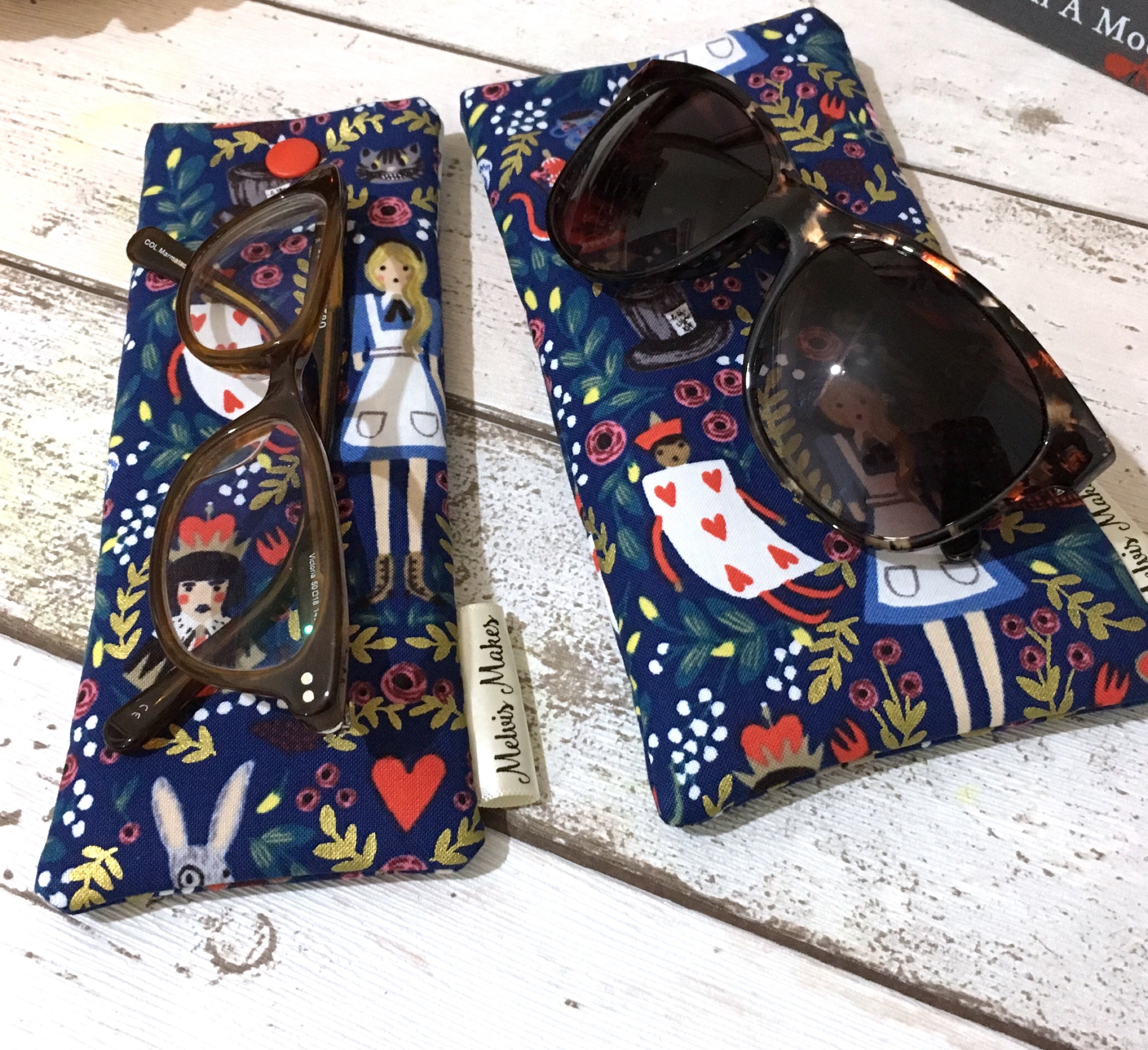 Sunglasses And Eyeglasses Case Print Alice In Wonderland Durable Zippered Glasses Holder With Belt Clip