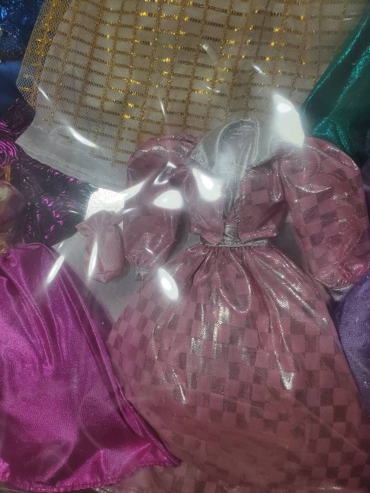 Gros Lot De Robes Barbie Vintage Très Rares - Collection Princess And The Pauper
