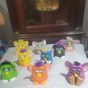 9 Vintage McDonalds&#39; Happy Meal Furby