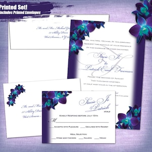 Puede incluir: Invitación de boda morada y turquesa con un diseño floral. La invitación incluye los nombres "Stacie Jo" y "Patrick Emil Freeman" y la fecha "Viernes, dos de agosto de dos mil diecinueve, a las cuatro y media de la tarde".
