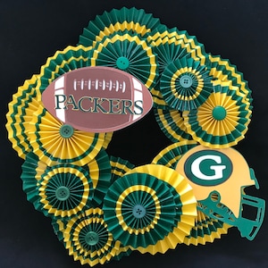 Green Bay Packers paper rosette wreath