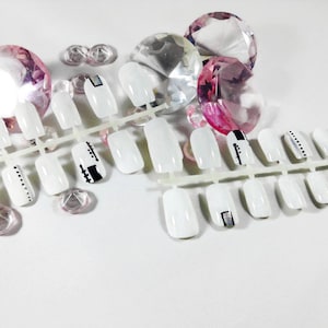 white minimalist nails, simple white nails, press on nails, short nail set, glue on nails, white nails, black nails, black and white nails