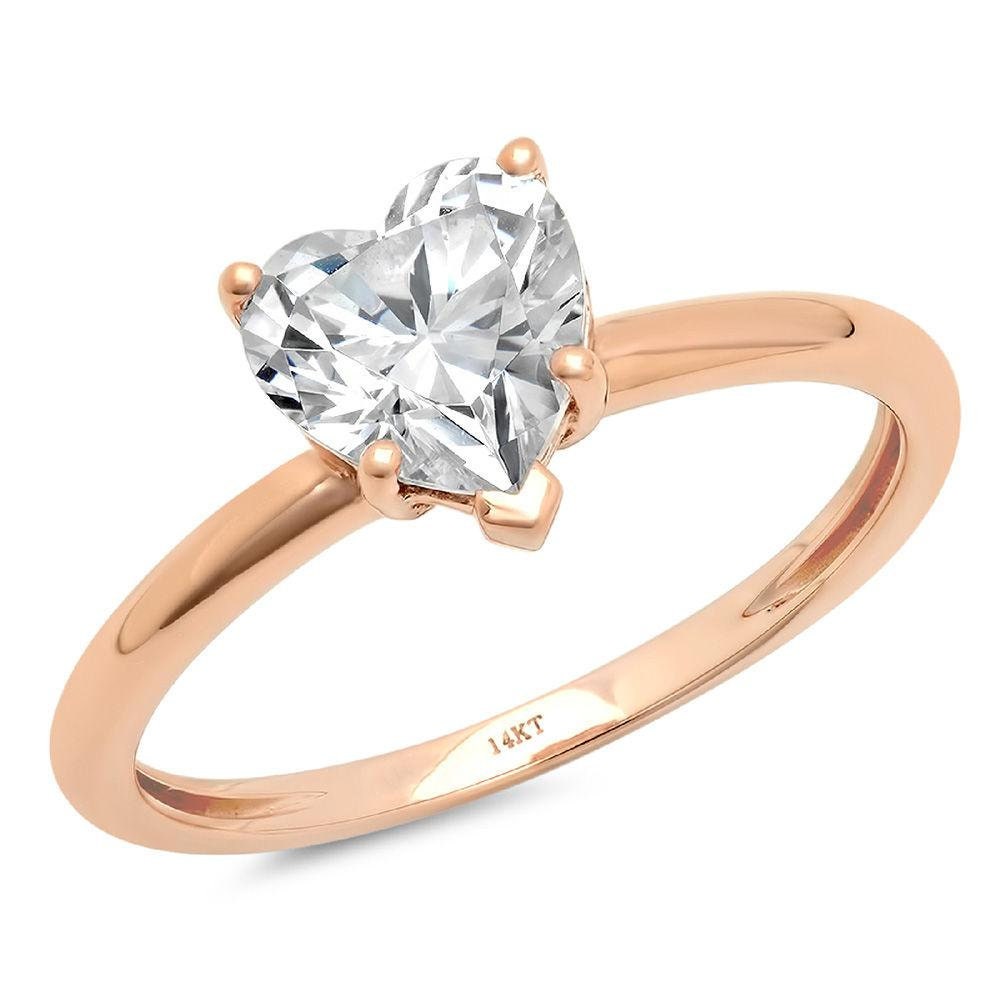Кольца с бриллиантами астана. Кольцо с бриллиантом. Золотое кольцо сердце с бриллиантом. Кольцо с камнем сердце. Кольцо из розового золота с бриллиантом.