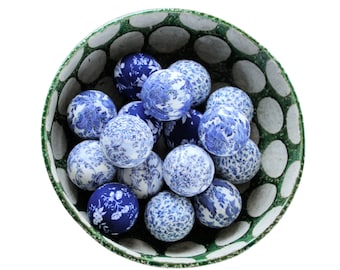 Riempitivi per ciotole ispirati alla cineseria blu e bianca. Palle di pezza decoratore.