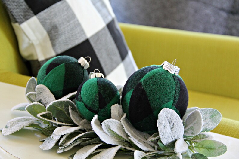 Cabin Holiday Tree Decor Modern Christmas Decor Flannel Christmas Ball Farmhouse Green and Black Buffalo Plaid Christmas Ornaments