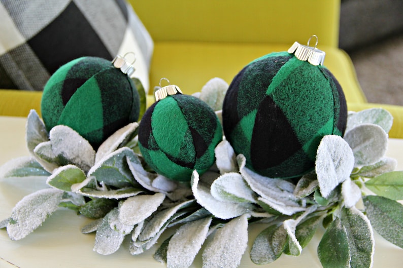 Cabin Holiday Tree Decor Modern Christmas Decor Flannel Christmas Ball Farmhouse Green and Black Buffalo Plaid Christmas Ornaments