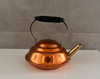 Vintage COPPER TEAPOT TEA Kettle, 1970s Teapot, Small Copper Kettle, Kitchen Decor, Rustic, Wood Handle, Sleek Design Tea Kettle