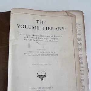 millésime 1924 RARE ! BIBLIOTHÈQUE VOLUME, livre du savoir en lambeaux du début des années 1900, illustrations, cartes anciennes, association des éducateurs, pages d'artisanat d'art
