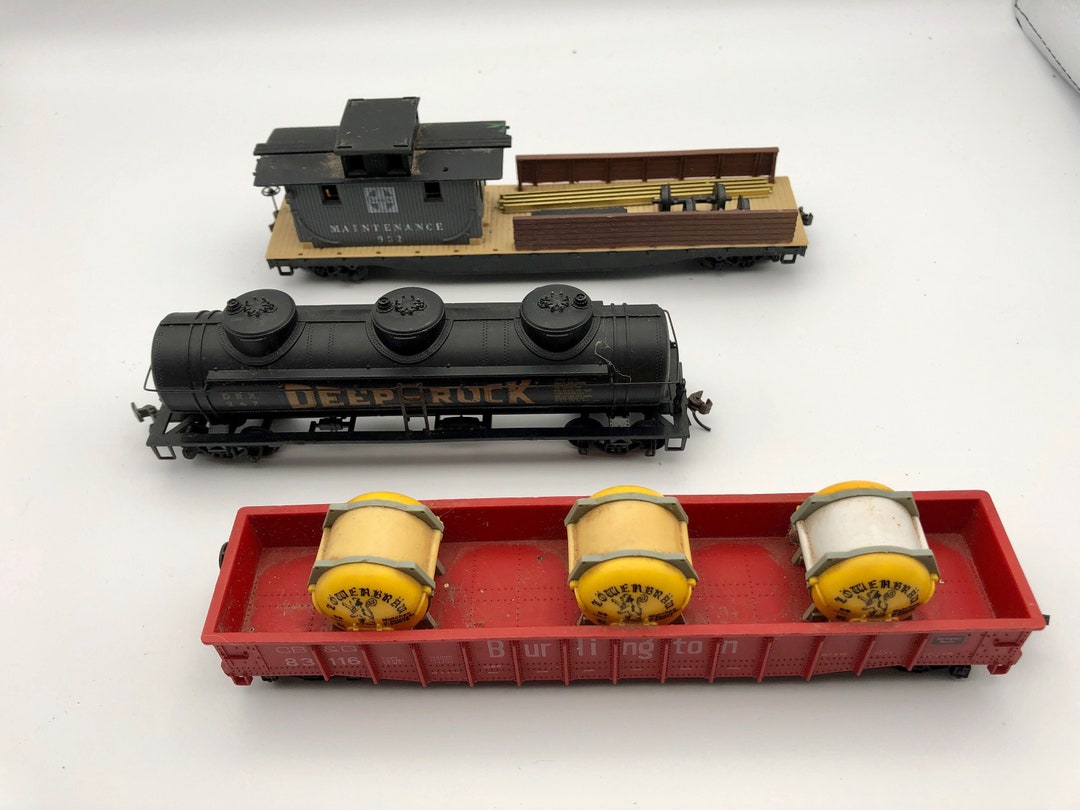 Vintage COLLECTIBLE TRAIN Cars, HO Scale, Your Choice Plastic Model