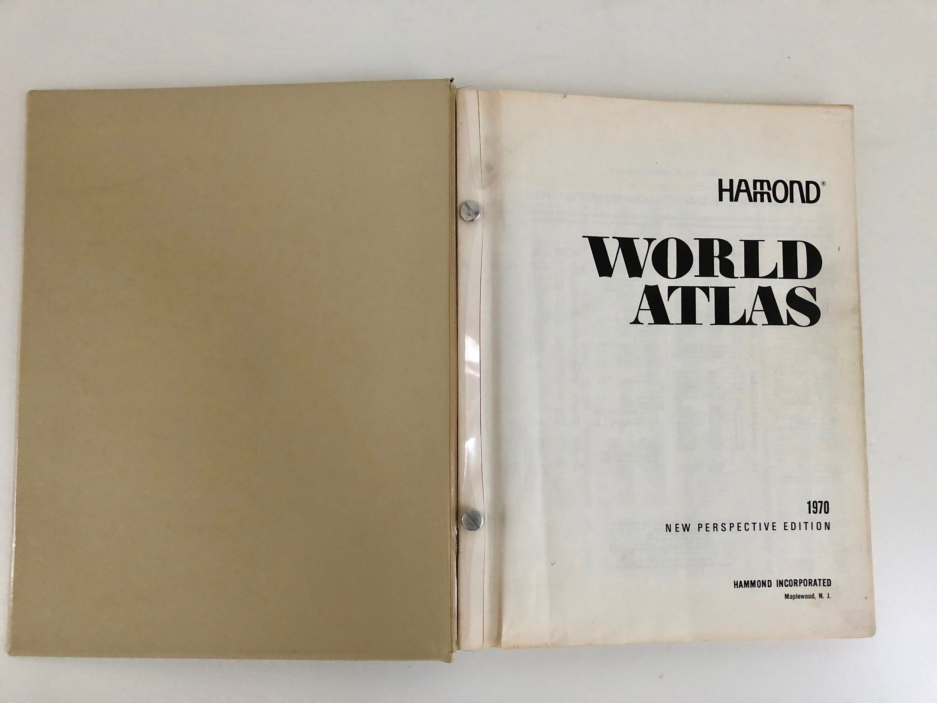Vintage 1970 HAMMOND WORLD ATLAS, New Perspective Edition